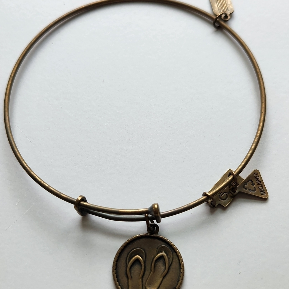 Chic Gold-Tone Charm Bracelet with Flip-Flop Pendant